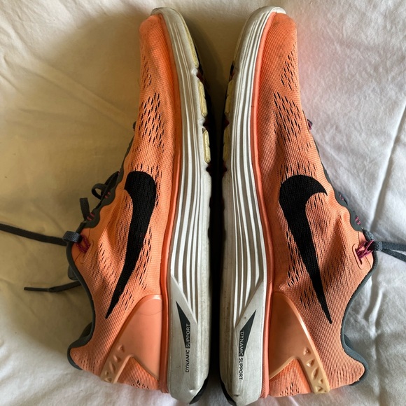 👟🌺Nike Sneakers in a muted orange, size 10.5 - Picture 9 of 12